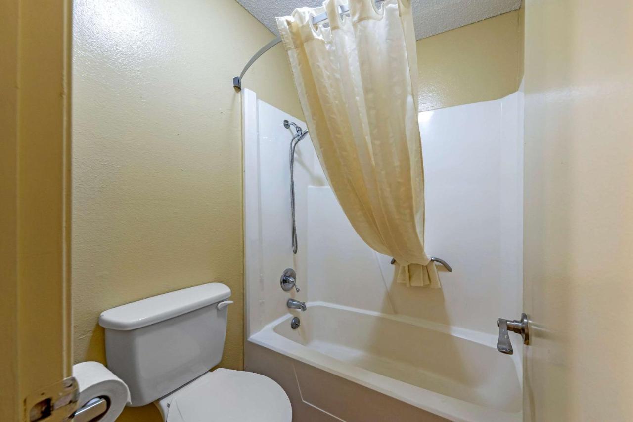 Econo Lodge Pryor Creek Esterno foto