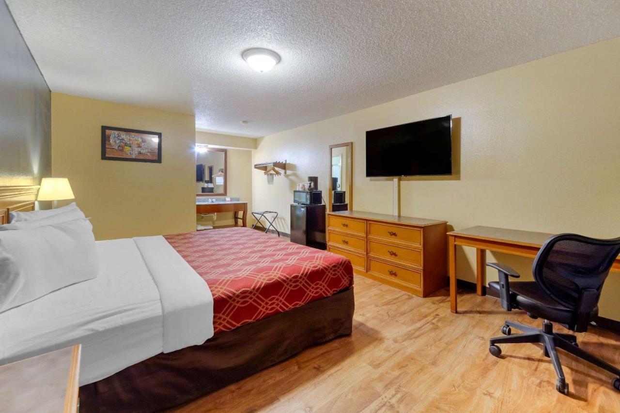 Econo Lodge Pryor Creek Esterno foto