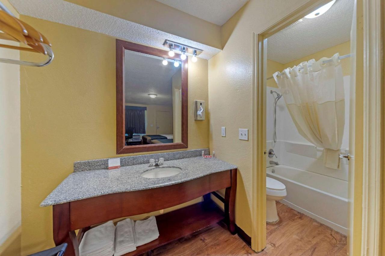 Econo Lodge Pryor Creek Esterno foto