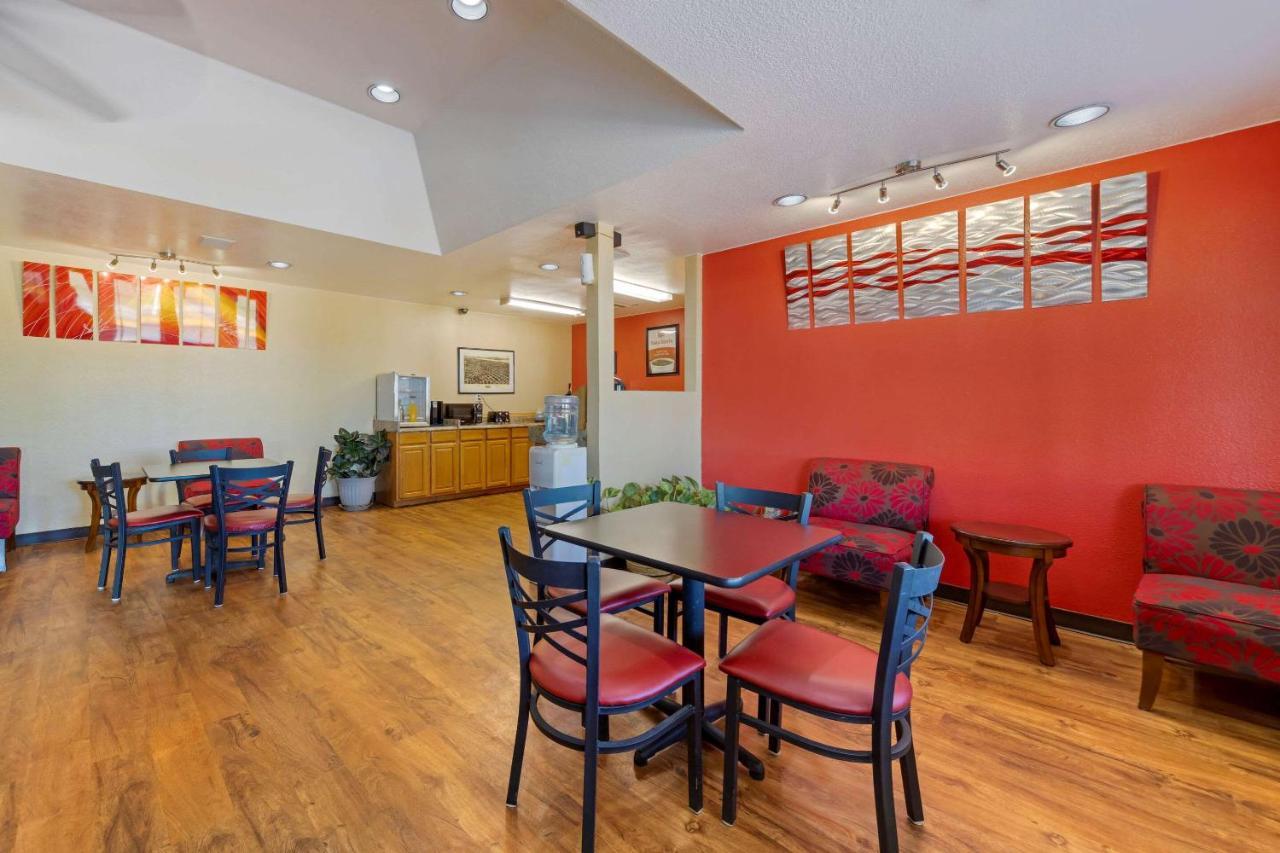 Econo Lodge Pryor Creek Esterno foto
